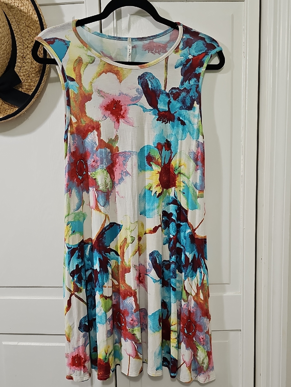 Sleeveless Floral Watercolor Swing Dress - White with Blue & Red Flowers